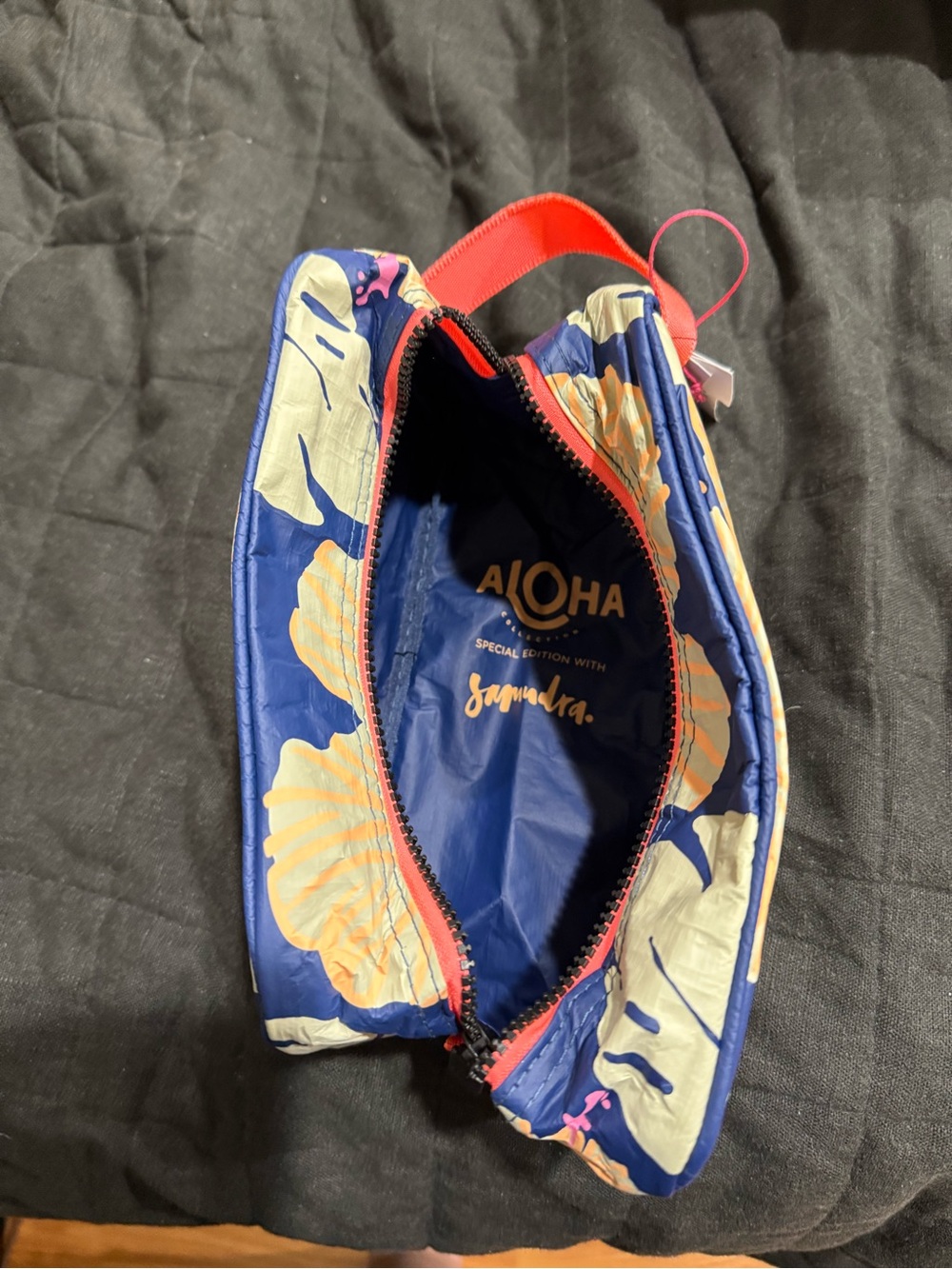 ALOHA Collection bundle!! Day tripper and Travel Dopp Kit bag, current,NWT - Picture 4 of 8